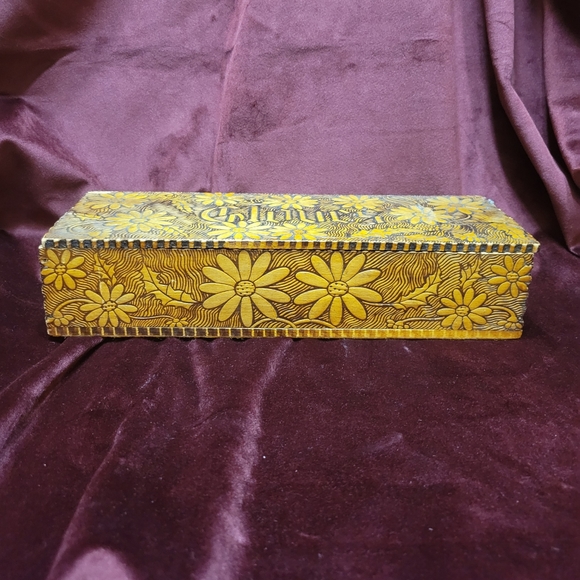 Vintage Pyrography Gloves Box - Wooden Hinged Daisy Flower - Picture 2 of 8